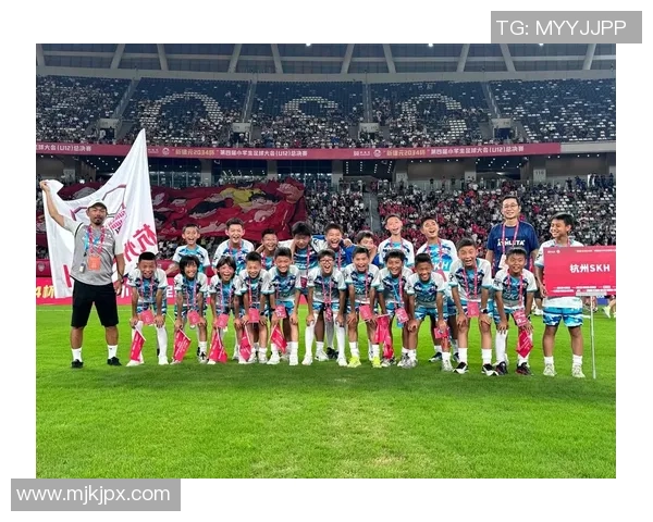 杭州足球队意识争议引发热议球迷与专家各执己见探讨背后原因